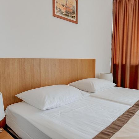 Motel Ljetni Raj 巴什卡沃达 外观 照片