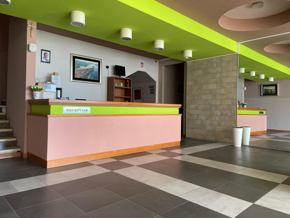 Motel Ljetni Raj 巴什卡沃达 外观 照片