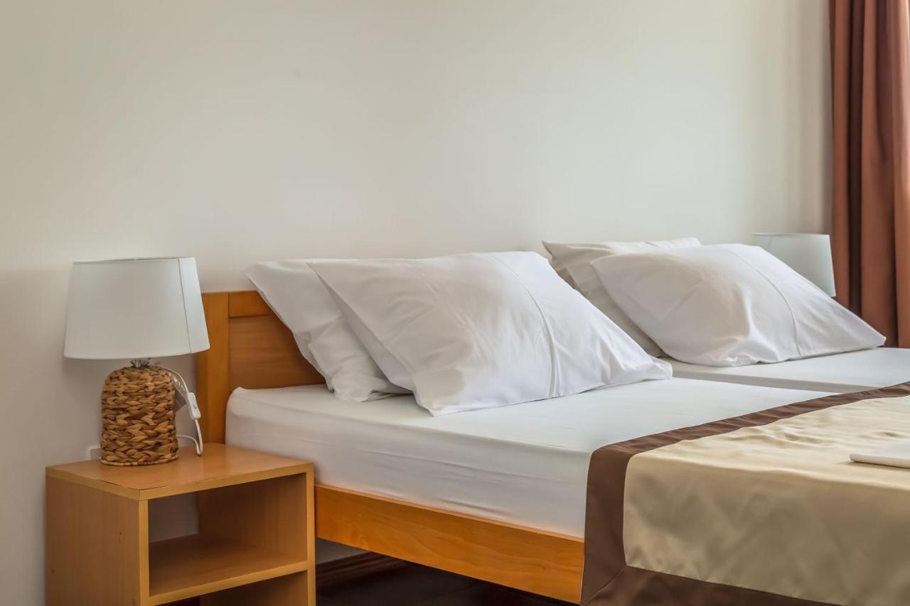 Motel Ljetni Raj 巴什卡沃达 外观 照片