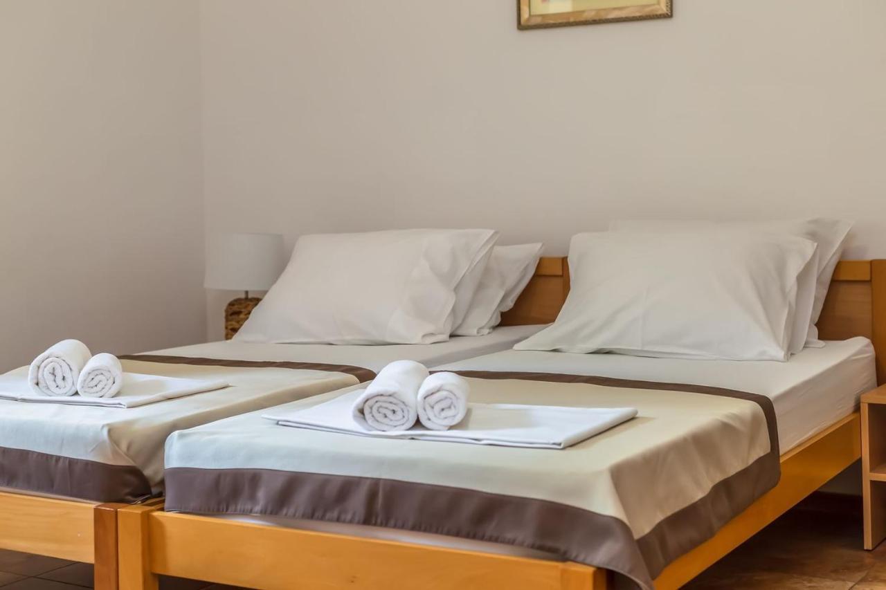 Motel Ljetni Raj 巴什卡沃达 外观 照片