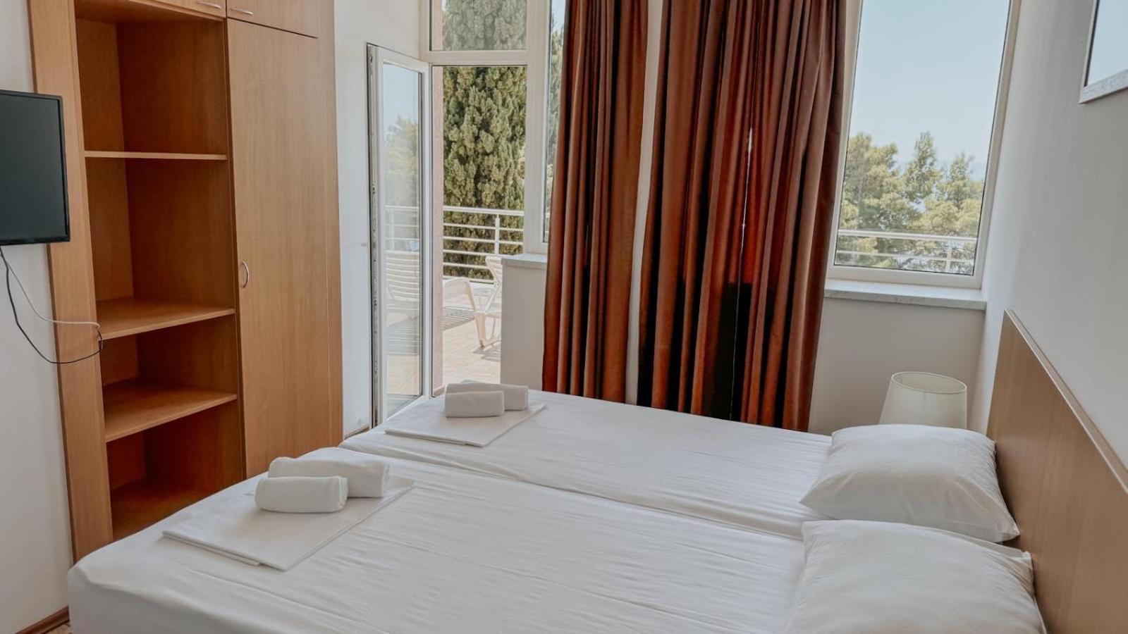Motel Ljetni Raj 巴什卡沃达 外观 照片