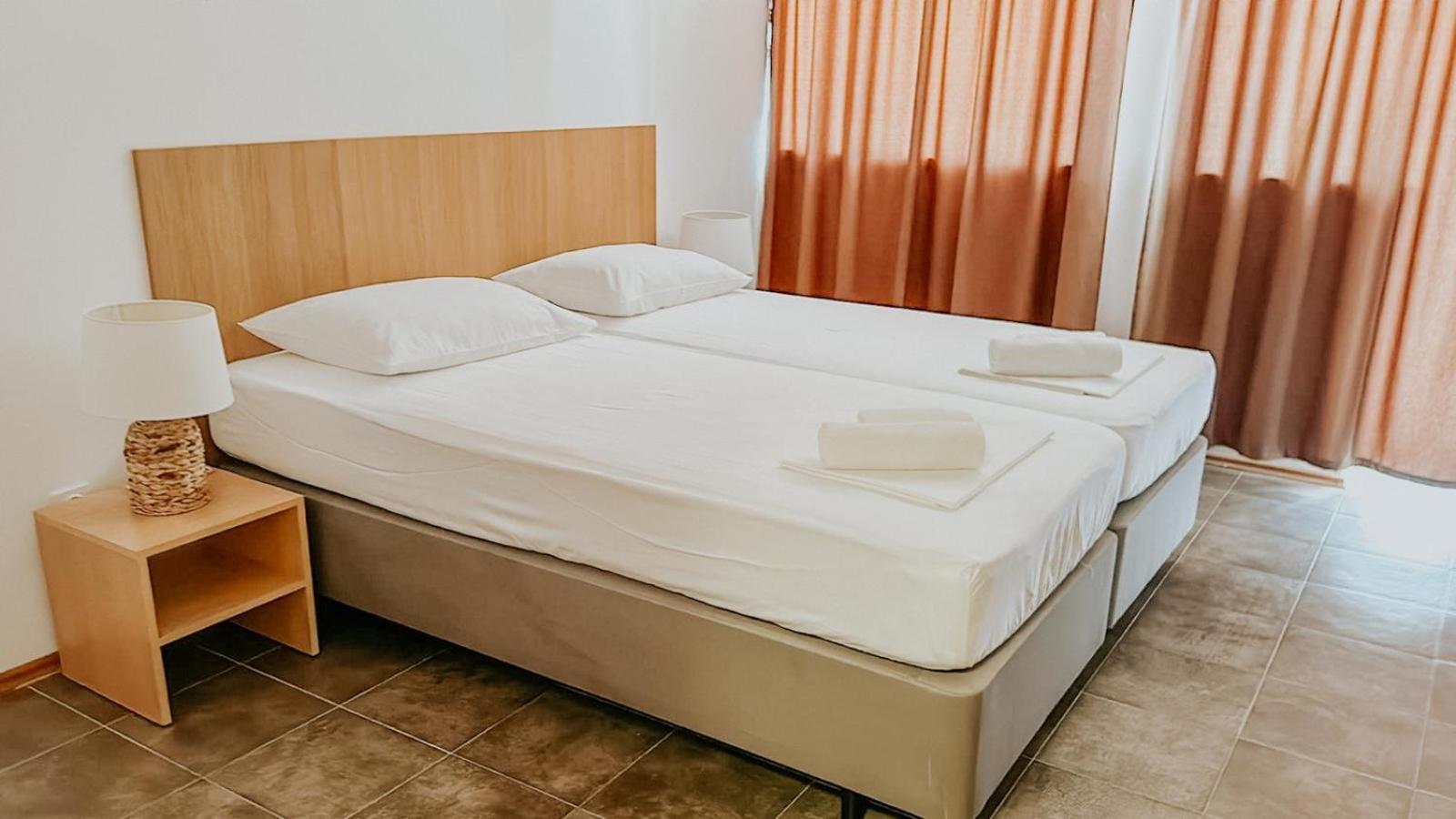 Motel Ljetni Raj 巴什卡沃达 外观 照片